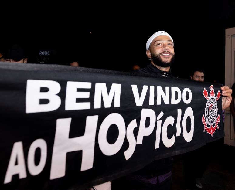Corinthians: Memphis Depay e a Busca por Solução