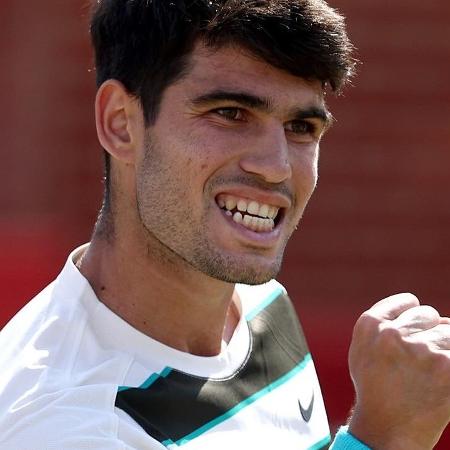 Alcaraz Brilha nos Preparativos para Wimbledon